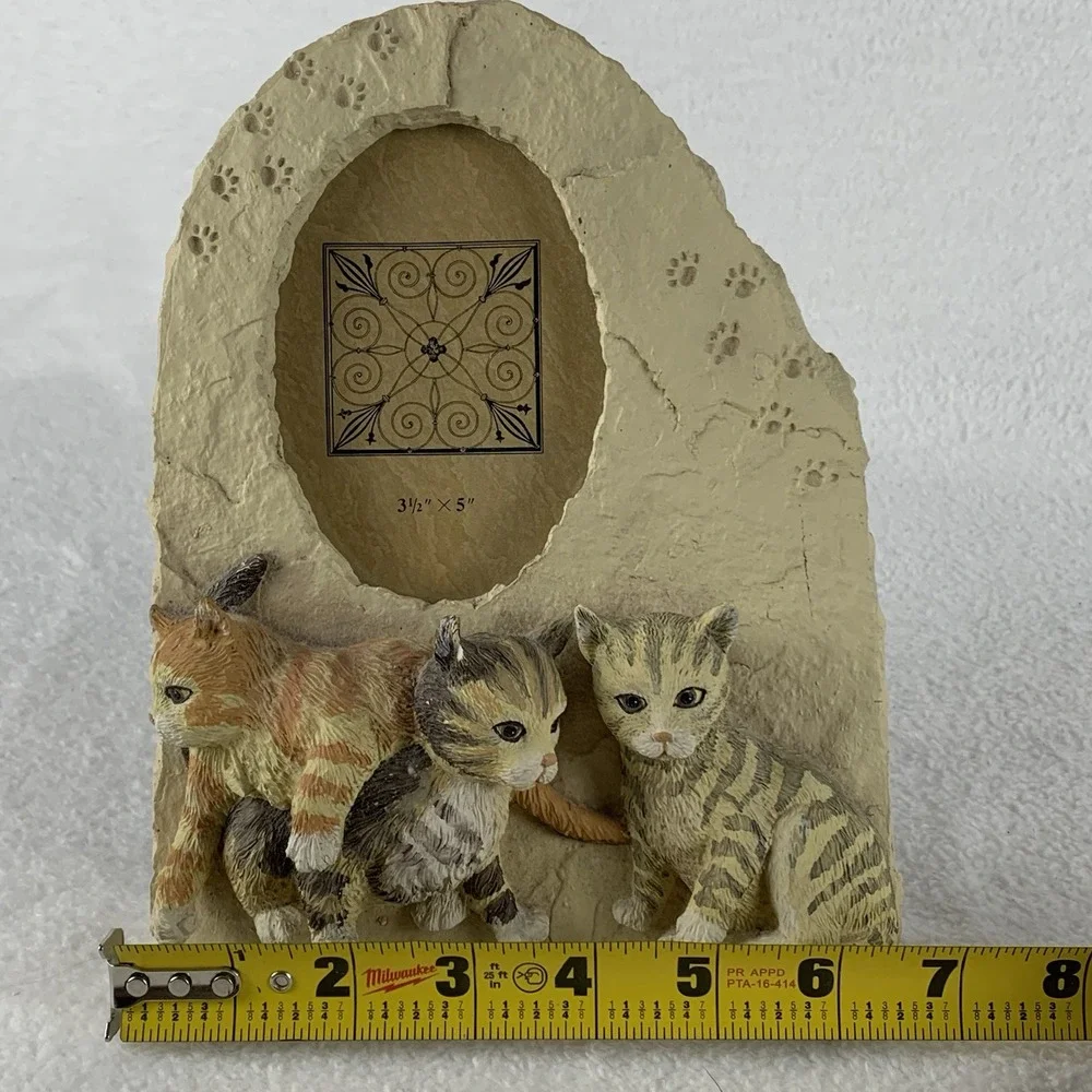 Cat Standing Picture Frame 3 Dimensional Resin 3.5 X 5 Oval Opening New Flaw